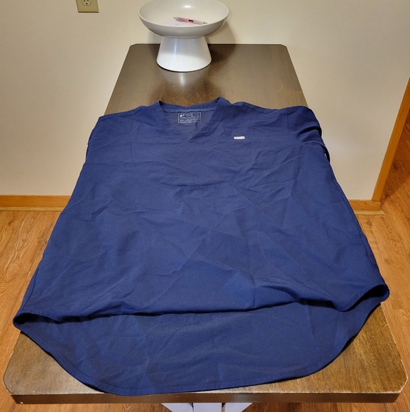 Figs Women's Long Sleeve Tunic Scrub Top Navy XL - Picture 6 of 9